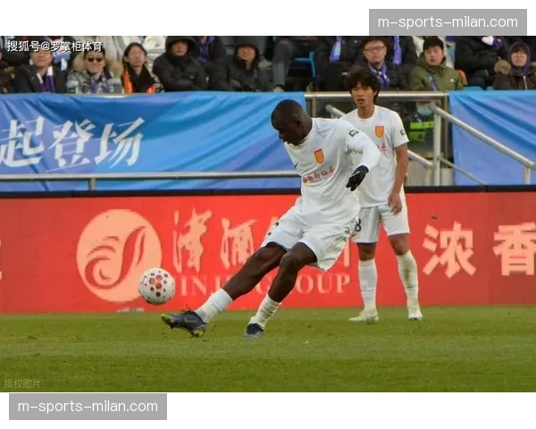 浙江队主场不敌铜梁龙 核心米特里策染红遭遇首败